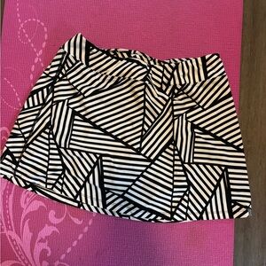 Title Nine Black & White Geometric Mini Skirt